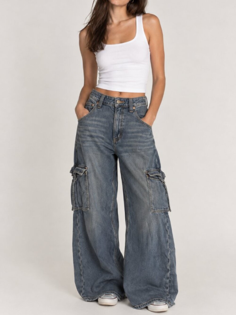 American Eagle Super High Rise Baggy Wide Leg Cargo Jean Women's Size 6 Dark